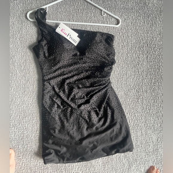 Kiss Prom black asymmetrical dress - Picture 4 of 4